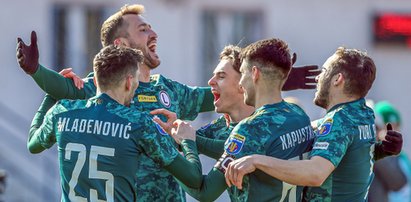 Legia zameldowała się w półfinale Pucharu Polski. Co za gol Pekharta! [WIDEO]