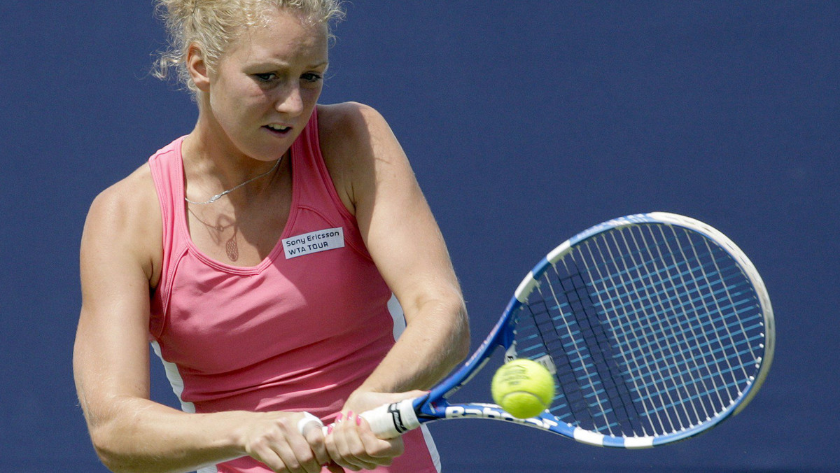 Urszula Radwańska awansowała do II rundy wielkoszlemowego turnieju rozgrywanego na trawiastych kortach Wimbledonu. Polska tenisistka bez większych problemów pokonała w dwóch setach Słowenkę Masę Zec Peskiric.