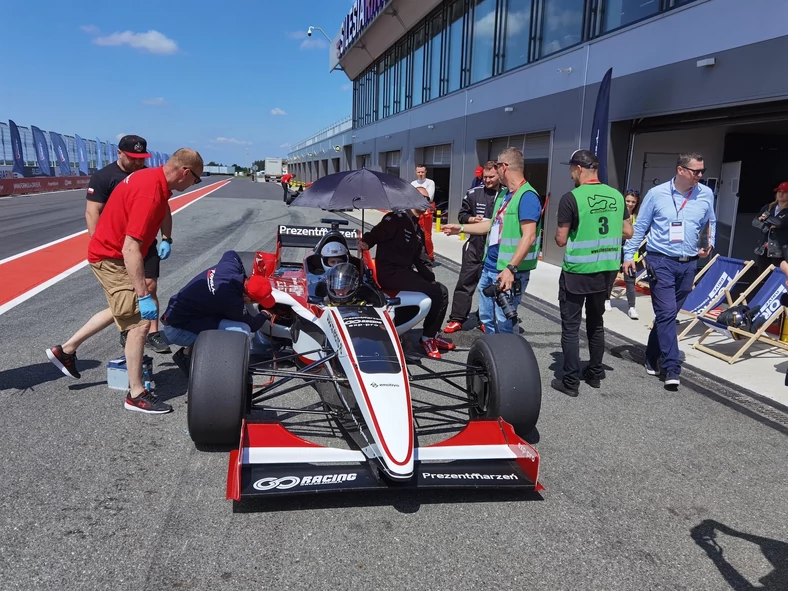 Formula Drive. Poprowadź bolid F1