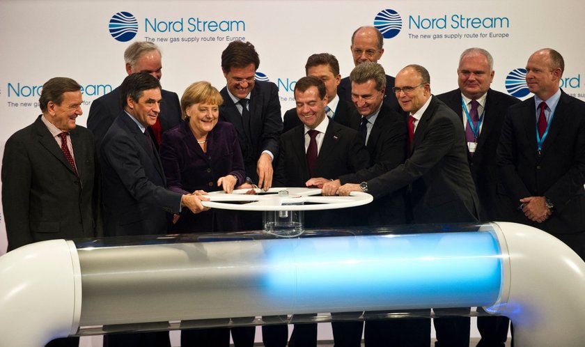 Oficjalne otwarcie gazociągu Nord Stream 8 listopada 2011 r. Na zdjęciu między innymi Angela Merkel, kanclerz Niemiec, i Dmitrij Miedwiediew, prezydent Federacji Rosyjskiej. Niemiecka kanclerz nawet po zajęciu przez Rosję Krymu mówiła, że Nord Stream to projekt czysto biznesowy.