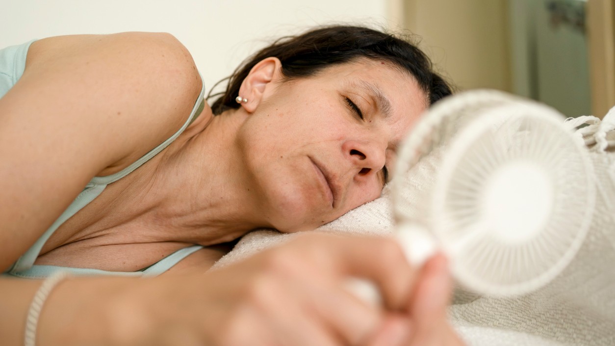 Počas teplého počasia môže ventilátor zlepšiť komfort. (ilustračné foto)