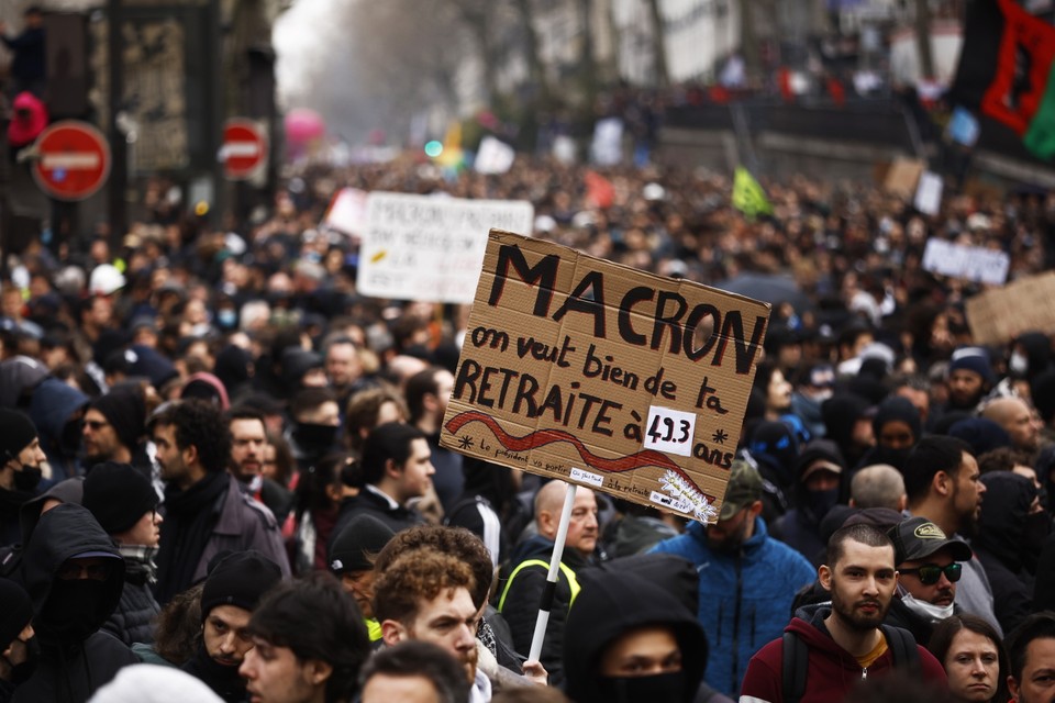 Fala protestów przetacza się przez Francję. Gwałtowne starcia z policją