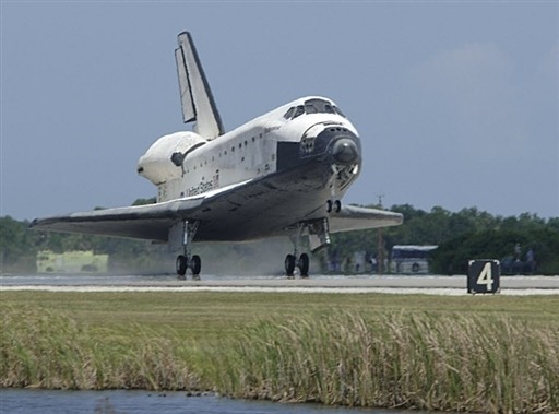 US SPACE SHUTTLE ENDEAVOUR - LANDING IN FLORIDA