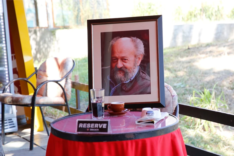 Fotografija legendarnog pokojnog direktora Zoo vrta Vuka Bojovića postavljena je u uglu, a prisutni su mu minutom ćutanja odali poštu