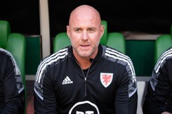 Page podpisał czteroletni kontrakt z reprezentacją Walii