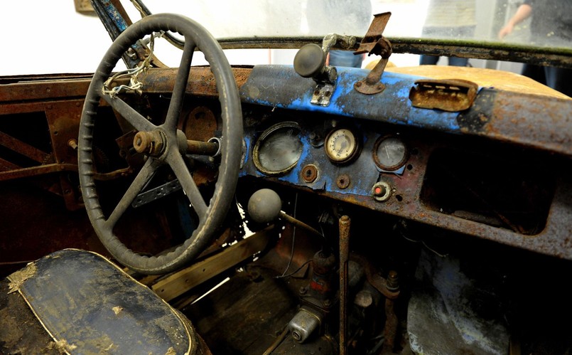 Stoewer Greif Junior, to kabriolet który ma już ponad 80 lat. Auto w pierwszych dniach grudnia będzie można zobaczyć na wystawie w Muzeum Historii Ziemi Kamieńskiej. Oprócz samego pojazdu, na ekspozycji pojawią się także informacje o tym konkretnym egzemplarzu i o samej fabryce Stoewera, która go wyprodukowała. A historia jest bardzo ciekawa...