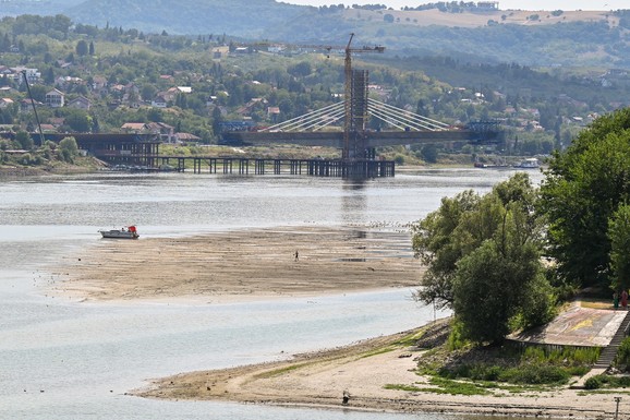 (FOTO) JOŠ JEDNA REKA U SRBIJI SE POVUKLA I OGOLILA NEŠTO JEZIVO! Zovu ga "Savski Titanik", a njegova mračna tajna krije tragediju iz 1945. godine