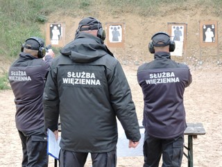 Funkcjonariusze Służby Więziennej z wyższymi dodatkami do pensji