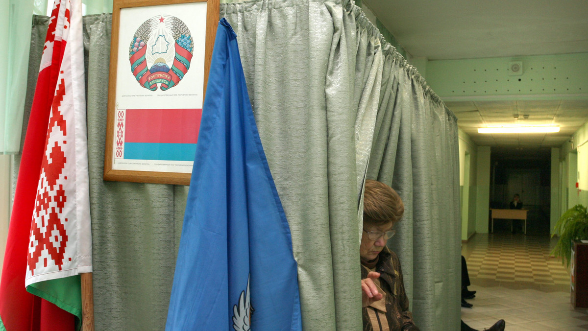 OBWE oceniła, że wybory parlamentarne na Białorusi nie spełniły kryteriów demokratycznych. W rozmowie z Onetem poseł PO Michał Szczerba zdradza kulisy wyborczego oszustwa reżimu Aleksandra Łukaszenki.