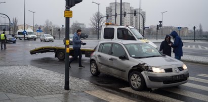 Karambol przy Fabrycznym. 25 aut wpadło w poślizg