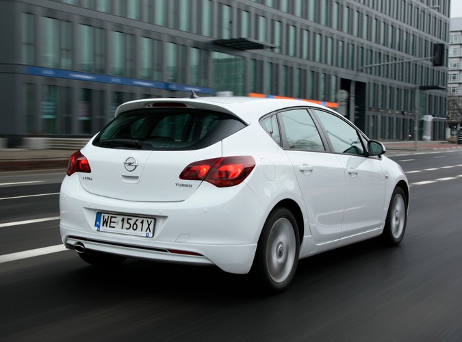 Do redakcji trafiła biała rakieta Opla z turbodoładowanym benzynowym silnikiem 1.4. Oto jak wygląda 140 KM z Gliwic w akcji...