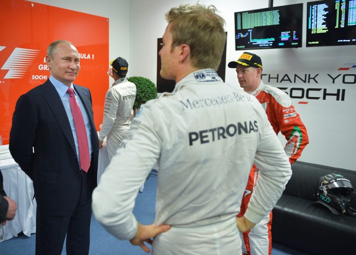 Piękne Rosjanki i Putin dodatkową 'atrakcją' Grand Prix Formuły 1 w Soczi.
