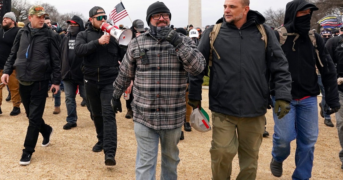 Proud Boy singled out in Capitol Police 'slipping in blood' testimony demands trial delay due to 'publicity' - Vimarsana News
