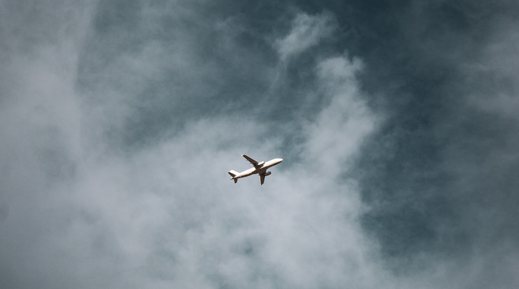 Jégeső törte be egy repülőgép orrát Olaszország felett /Illusztráció: Pexels