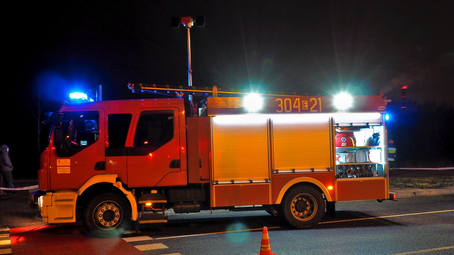 Wrocław. Mężczyzna podpalił policyjny samochód przed komisariatem