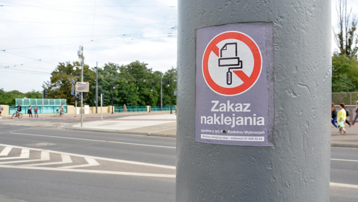 Akcja "Czyste słupy" przyniosła spodziewany efekt. Jeszcze kilka lat temu słupy w Poznaniu oklejone były plakatami oraz ogłoszeniami. Teraz, jak zapewniają władze Poznania, nie ma ani jednego, który szpeciłby miejski krajobraz. Maciej Wudarski, zastępca prezydenta Poznania, podziękował poznaniakom, którzy przyłączyli się do akcji, czyszcząc słupy wspólnie z urzędnikami.