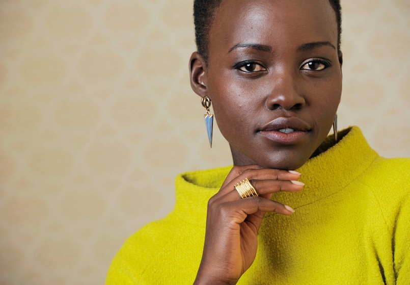 Lupita Nyong'o stała się megagwiazdą dzięki jednej roli – w filmie "Zniewolony. 12 Years a Slave" zagrała niewolnicę Patsey, która pracuje na plantacji bawełny należącej do Eppsa (Michael Fassbender) i jednocześnie staje się obiektem jego pożądania