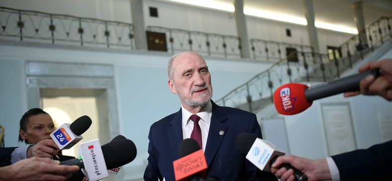 Macierewicz grzmi: To jest przestępstwo, to jest zdrada narodowa!