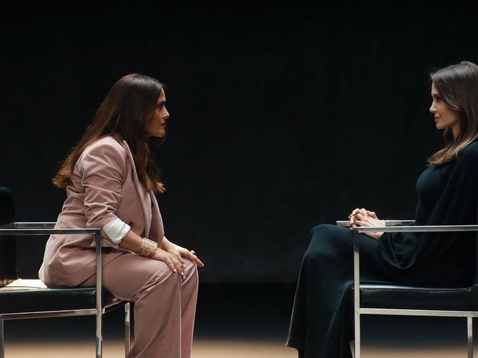 Anđelina Džoli i Selma Hajek u filmu "Večni"