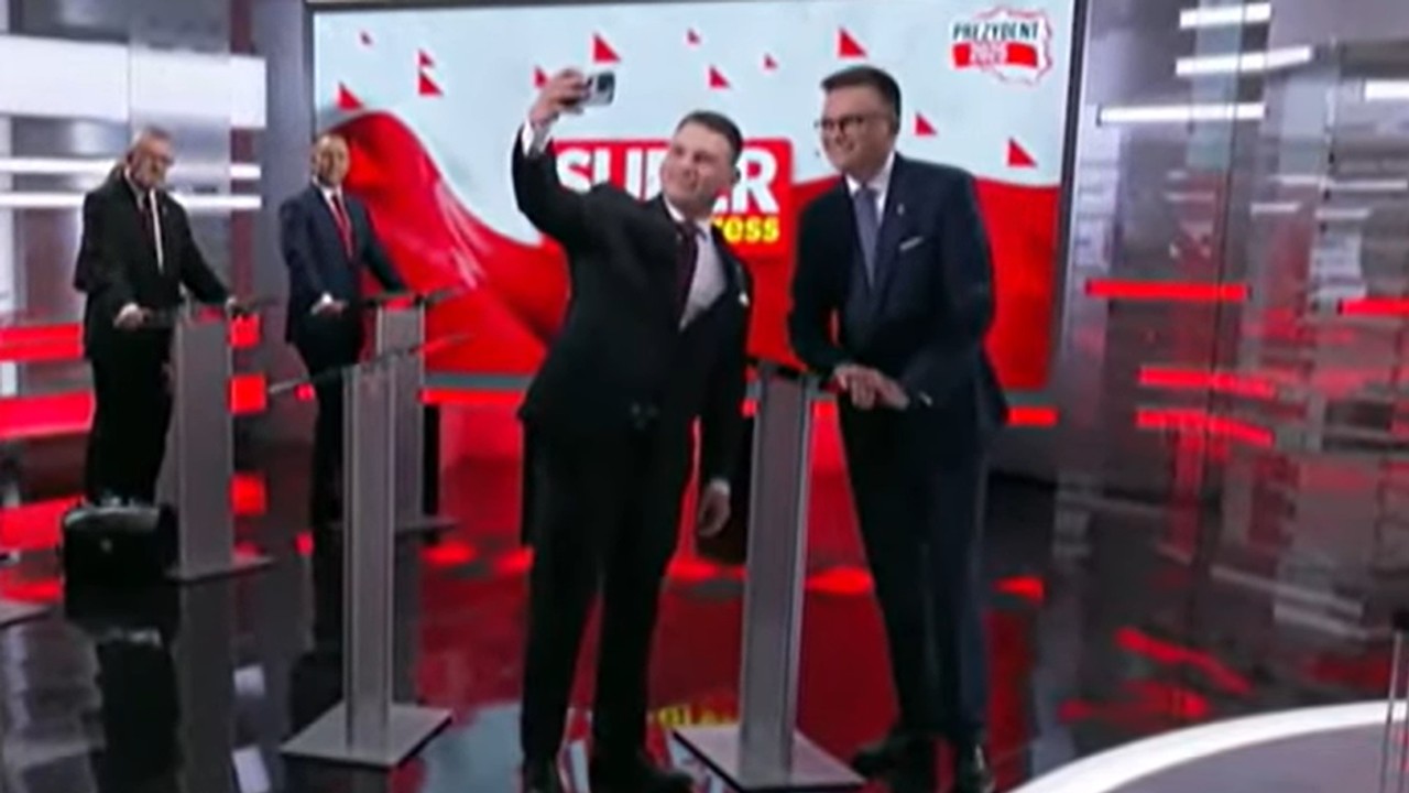 Sławomir Mentzen zadrwił z Szymona Hołowni. Wymowny gest