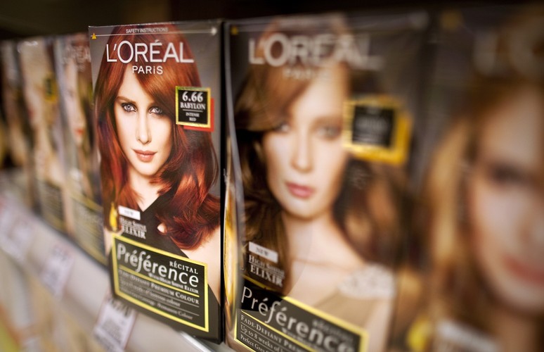 <b> L’Oreal – Francja</b><br>W 2011 roku zarejestrował 613 patentów. <br>Poddaje też recyklingowi lub przetwarza na energię 96 proc. wytwarzanych przez siebie odpadów.