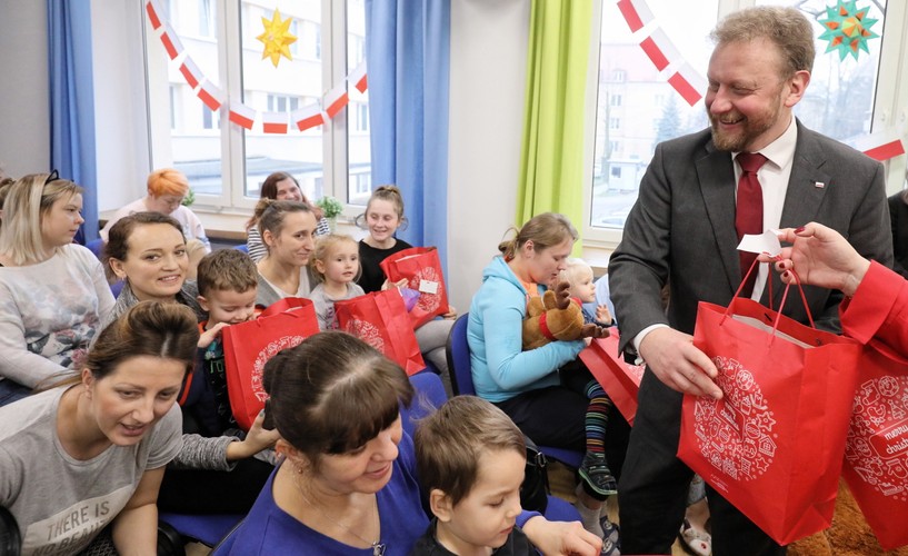 Minister zdrowia Łukasz Szumowski na spotkaniu z dziećmi w Szpitalu Dziecięcym przy ul. Niekłańskiej w Warszawie
