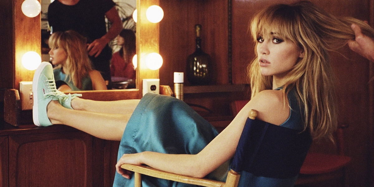 Suki Waterhouse w roli projektantki