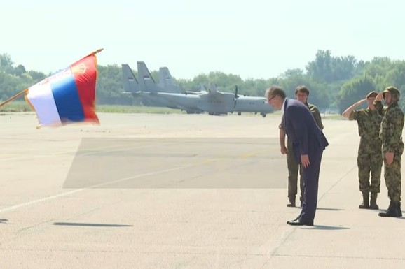 Vučić na prikazu novih sredstava Vojske Srbije u Batajnici i na Pasuljanskim livadama (VIDEO)