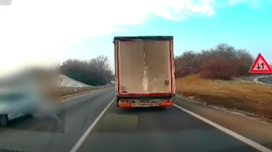 Kamionista ohrozoval okolie padajúcim ľadom.