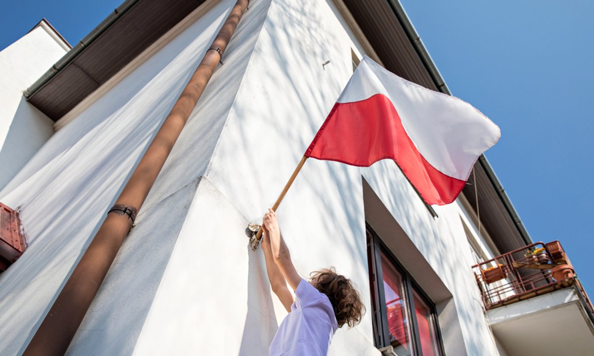 Wieszasz flagę na 11 listopada? Za ten błąd choćby 5 tys. zł kary