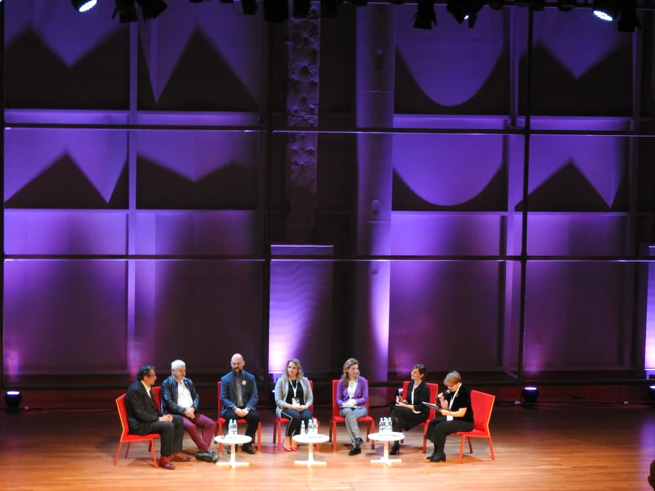 Panel dyskusyjny o filantropii moderowany przez Annę Korzeniewską (Social Impact Alliance for CEE) i Aleksandrę Karasińską (Forbes Women, Newsweek) z udziałem Agnieszki Sawczuk, Norberta Wierbiłowicza, Magdaleny Sławińskiej- Rzemek, Jacka Jakubowskiego oraz Piotra Voelkela