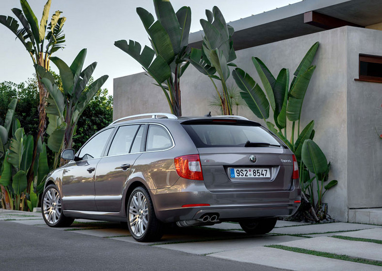 Škoda Superb Combi: facelifting z diodami, common rail w 2010 roku