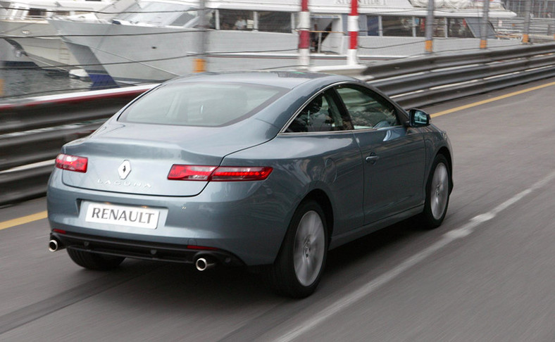 Paryż 2008: Renault Laguna Coupe w centrum zainteresowania