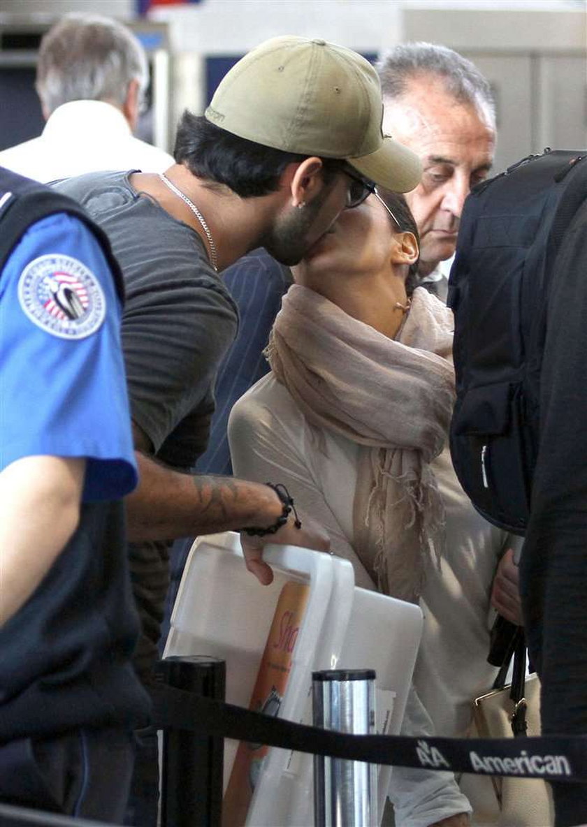 Eva Longoria przyłapana na pocałunku! FOTY