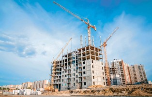 Jedna trzecia Polaków za biedna na kredyt, zbyt zamożna na pomoc państwa [ROZMOWA]