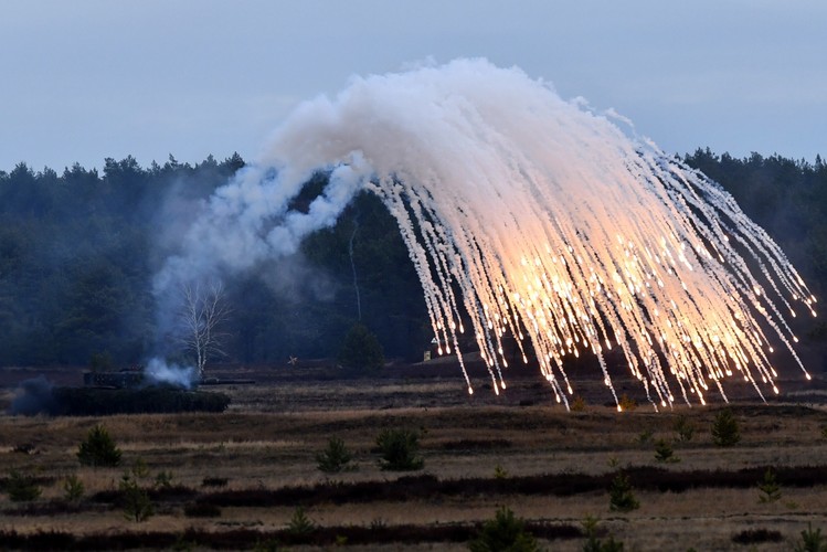 Osiągnięcie Cross Attachment jest przewidziane w czterech fazach. W pierwszej stworzono warunki wzajemnej współpracy. W fazie ćwiczeń i szkolenia ma miejsce cykliczne podporządkowanie batalionów danej brygadzie partnerskiej.