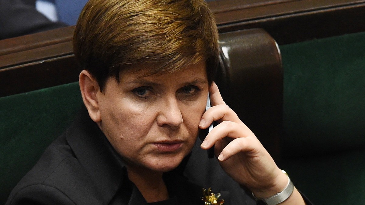 Desygnowana na premiera Beata Szydło złożyła przed północą kondolencje narodowi francuskiemu w związku z serią ataków w Paryżu, w wyniku których zginęło co najmniej 40 osób.