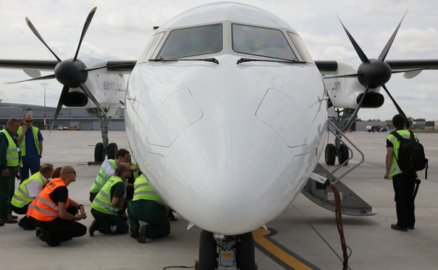 Awaryjne lądowanie Bombardiera Q400 w Poznaniu. LOT: To pierwszy taki przypadek