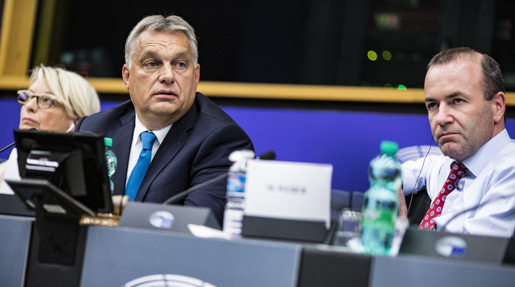 Orbán Viktor miniszterelnök (b2) az Európai Néppárt (EPP) frakcióülésén az EP épületében, Strasbourgban 2018. szeptember 11-én. Mellette Manfred Weber, az Európai Néppárt, az EPP frakcióvezetője / Fotó: MTI/ Miniszterelnöki Sajtóiroda / Szecsődi Balázs