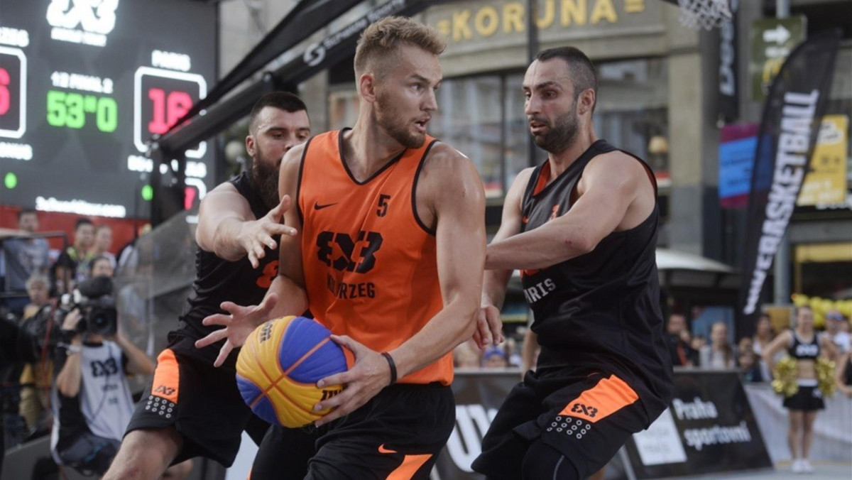 Mistrzowie Polski w koszykówce 3x3  z bilansem 1-1 zakończyli swoje zmagania w turnieju finałowym w Abu Dhabi. "Cieniasy" uległy słoweńskiemu Trbovlje 12:19 i pokonały drużynę ze Stanów Zjednoczonych NY Harlem 16:14, ale nie wystarczyło to do wyjścia z trzyzespołowej grupy.