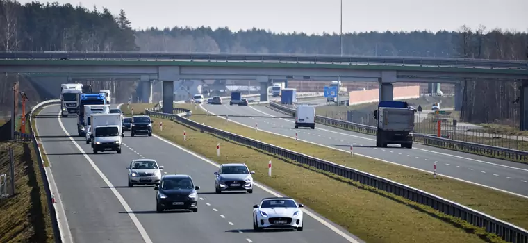 Utrudnienia w ruchu na A2. Prawy pasy tylko dla jednego samochodu