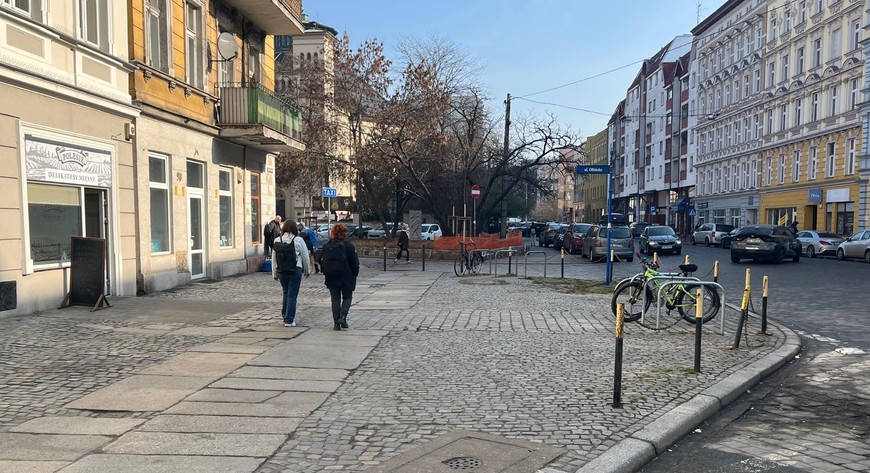 Ten fragment chodnika przy ul Jedności Narodowej przejdzie metamorfozę