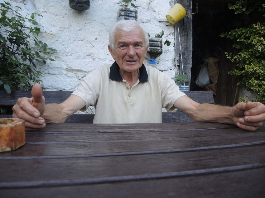 Rade je mogao da ode u Beograd ili London, ali je zauvek ostao u svom selu