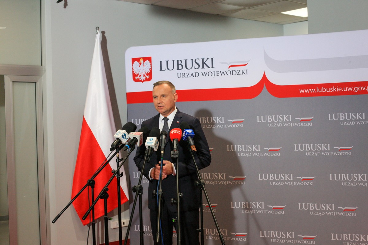 Prezydent RP Andrzej Duda podczas konferencji prasowej po spotkaniu z przedstawicielami administracji państwowej oraz służb zaangażowanych w monitorowanie, badanie i akcję oczyszczania Odry