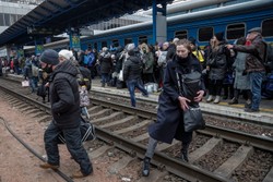 "Słyszysz dźwięk kółek od walizki, a myślisz, że to samolot". Wstrząsająca relacja mieszkanki Irpienia
