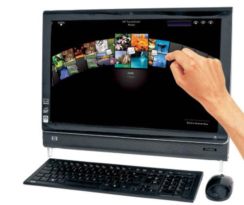 Komputer z ekranem dotykowym: HP TouchSmart można obsługiwać przez uderzanie i przesuwanie palcem po ekranie. W ten sposób użytkownik może na przykład wybierać obrazy z galerii.