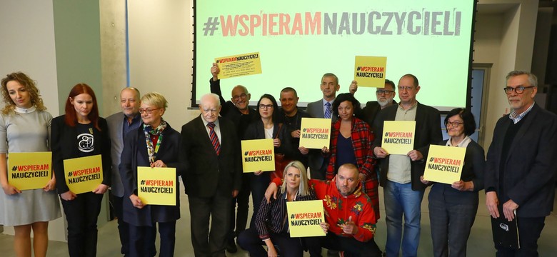 Społeczny Komitet "Wspieram Nauczycieli" ogłasza zbiórkę na rzecz strajkujących. Apel odczytał Żakowski