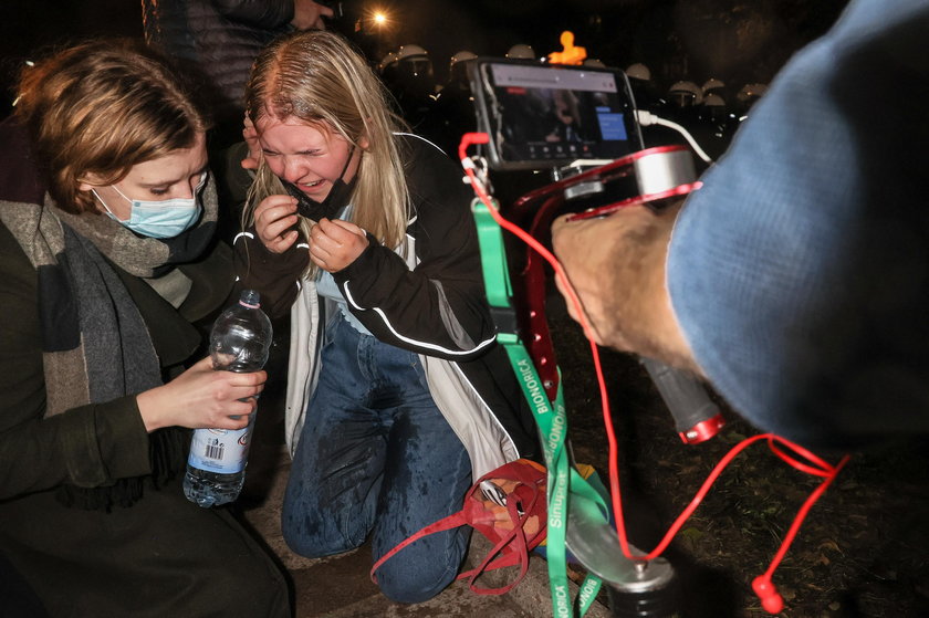 Trybunał Konstytucyjny zaostrzył prawo aborcyjne. Protesty pod siedzibą PiS