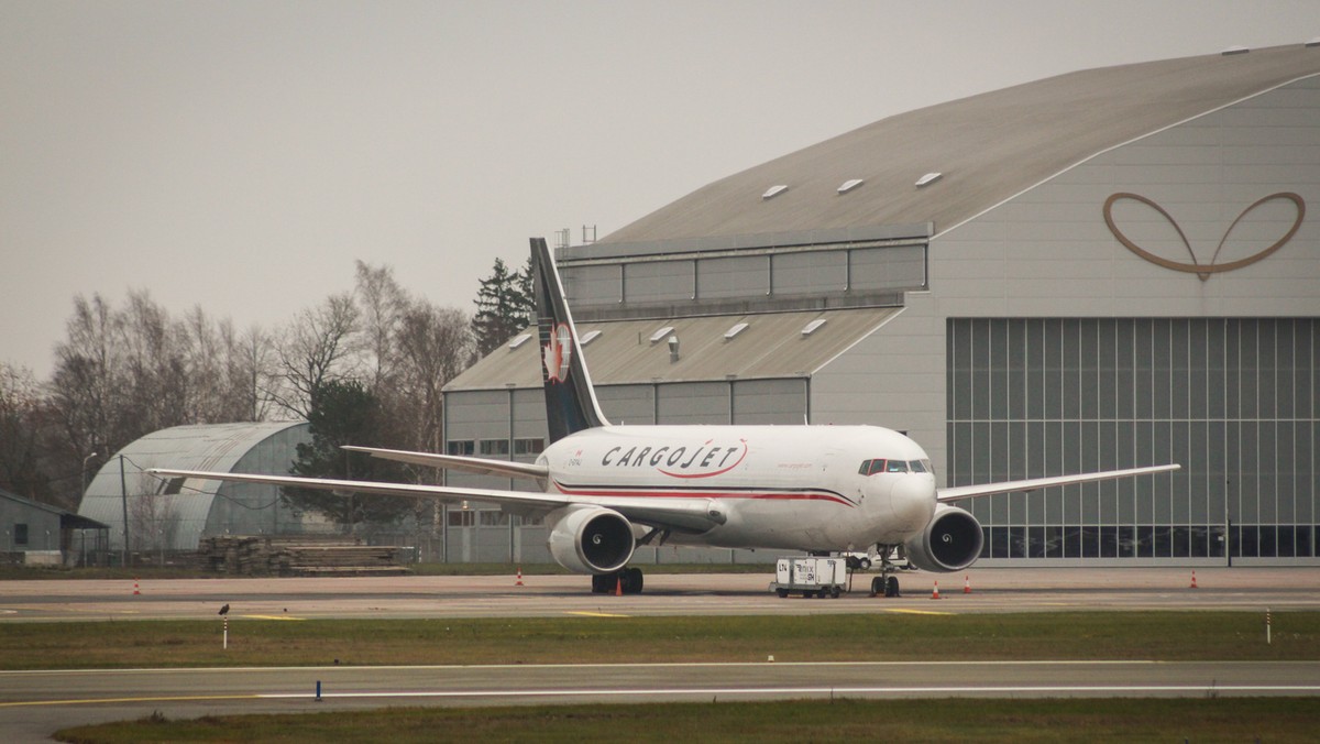 Amerykański samolot towarowy Boeing 767 z trzema osobami na pokładzie runął do morza w pobliżu międzynarodowego lotniska im. George'a Busha w Houston - podały światowe agencje. Miejscowy szeryf ocenił, że prawdopodobnie nikt nie przeżył katastrofy.