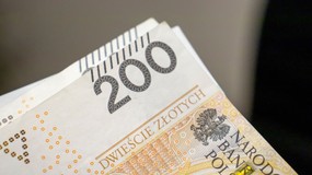 ZUS ogłasza miłe zmiany dla emerytów. Te roczniki dostaną dodatkowe 200 zł do emerytury w 2026 roku